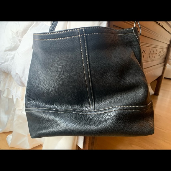 Black Coach Purse - Large bucket tote style - Picture 2 of 6